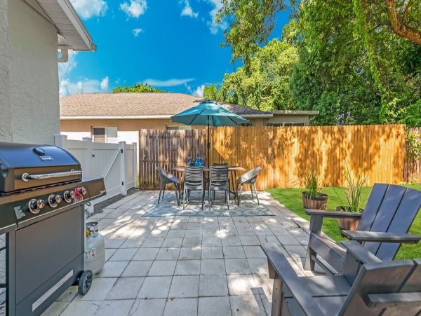 Gorgeous 2 Bedroom Vacation Rental in Bradenton Sleeps 6