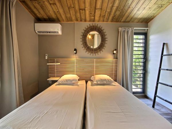 Martinique Home 1027237