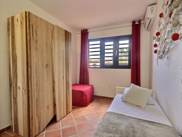 Martinique Home 1027240
