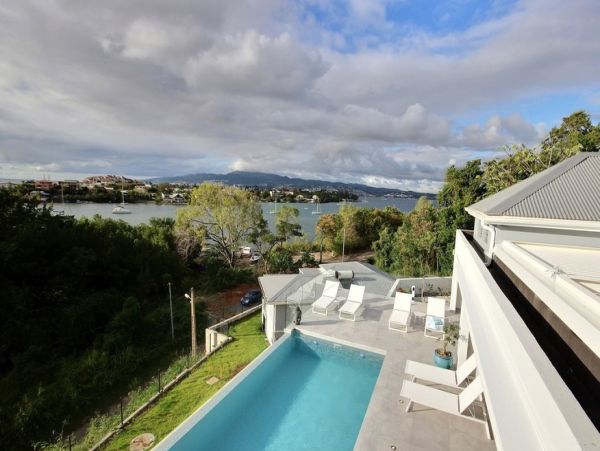 Martinique Home 1027243
