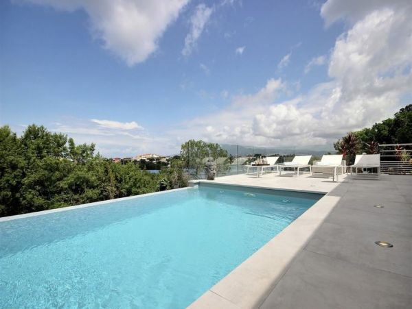 Martinique Home 1027243