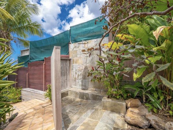 Martinique Home 1027246