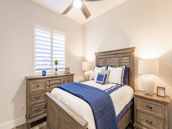 Lovely 4 Bedroom Home Caged Pool Sleeps 8