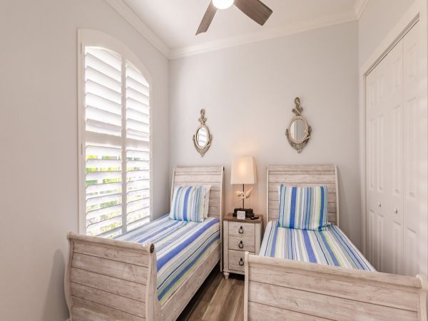 Lovely 4 Bedroom Home Caged Pool Sleeps 8