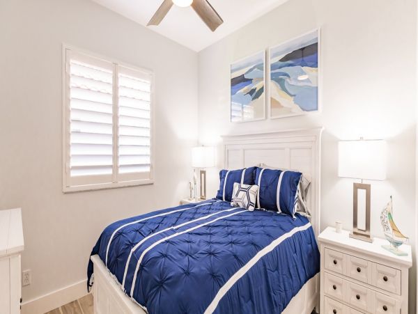 Lovely 4 Bedroom Home Caged Pool Sleeps 8