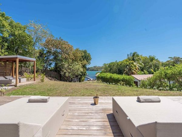 Martinique Home 1027255
