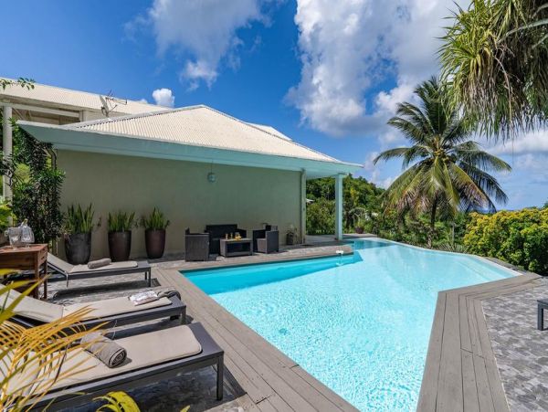 Martinique Home 1027256