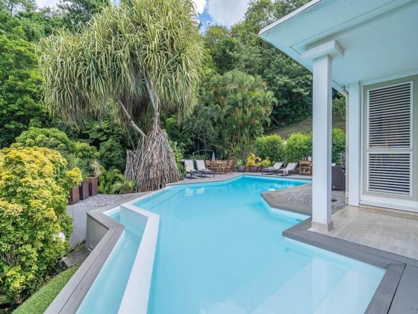 Martinique Home 1027256