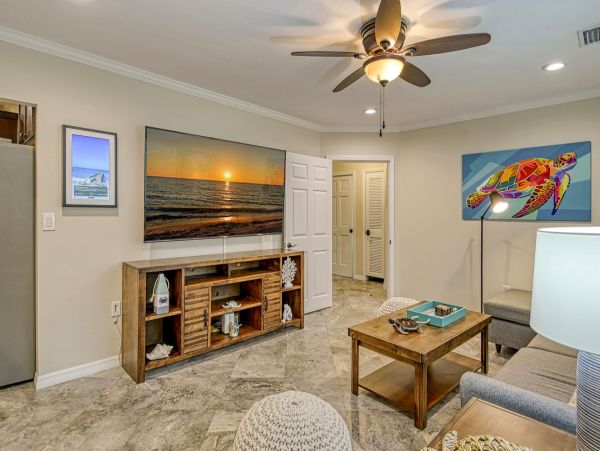 Sarasota Vacation Pool Home Three Bedrooms Sleeps 8 Guests