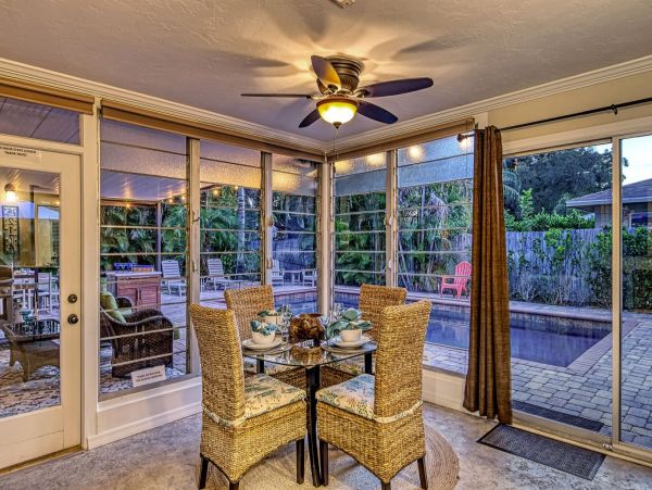 Sarasota Vacation Pool Home Three Bedrooms Sleeps 8 Guests