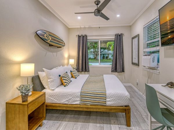 Sarasota Vacation Pool Home Three Bedrooms Sleeps 8 Guests