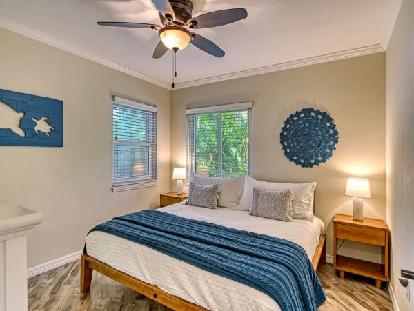 Sarasota Vacation Pool Home Three Bedrooms Sleeps 8 Guests