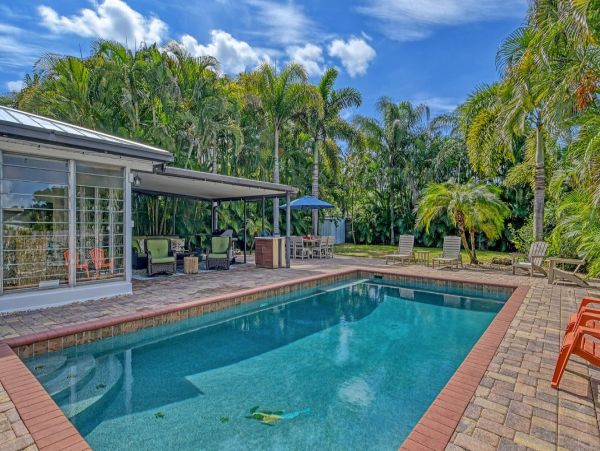 Sarasota Vacation Pool Home Three Bedrooms Sleeps 8 Guests