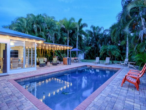 Sarasota Vacation Pool Home Three Bedrooms Sleeps 8 Guests