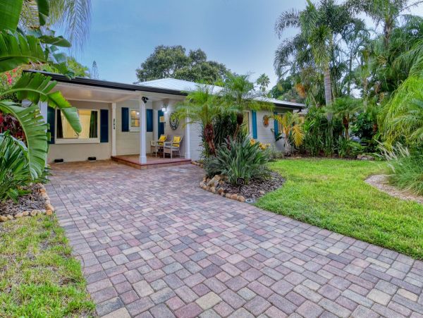 Sarasota Vacation Pool Home Three Bedrooms Sleeps 8 Guests