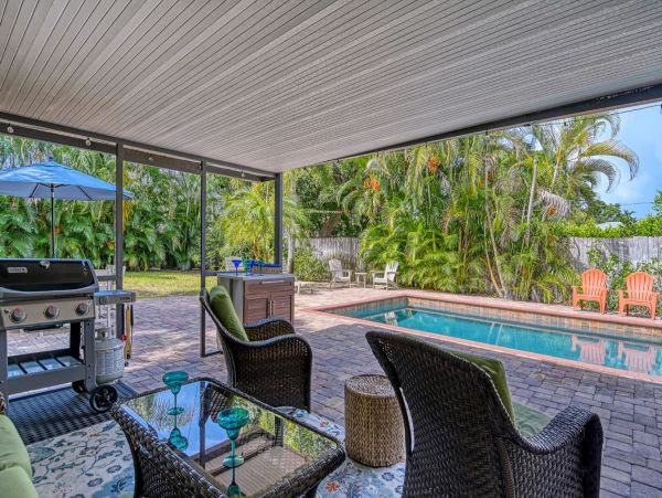 Sarasota Vacation Pool Home Three Bedrooms Sleeps 8 Guests