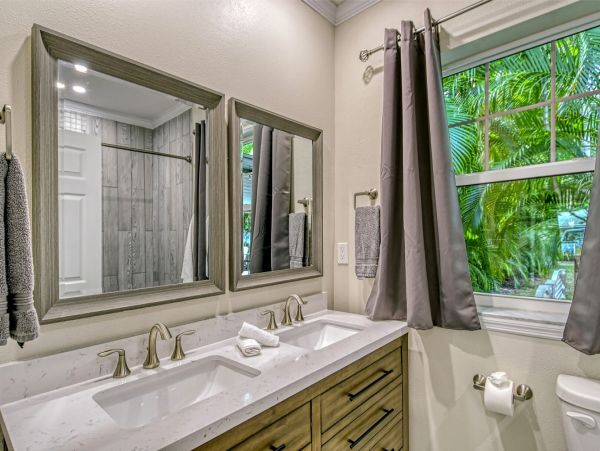 Sarasota Vacation Pool Home Three Bedrooms Sleeps 8 Guests
