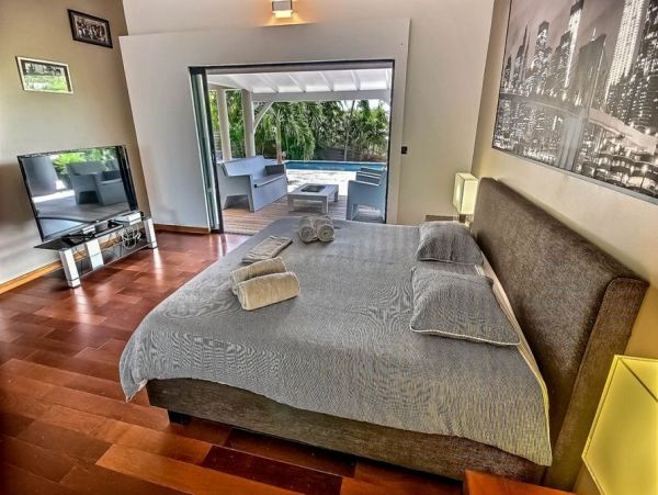 Martinique Home 1027261