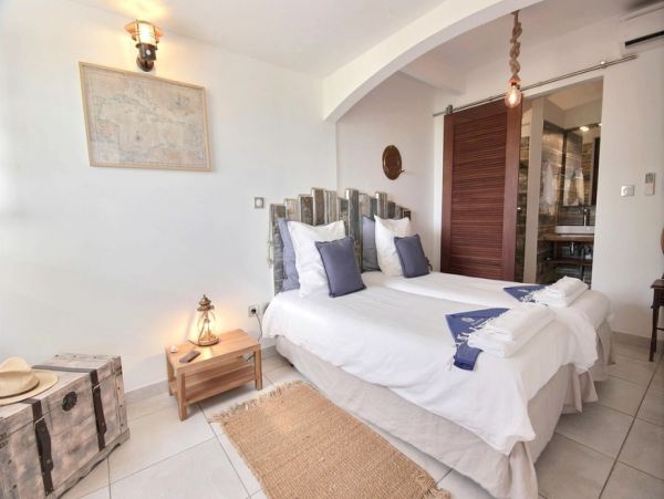 Martinique Home 1027282