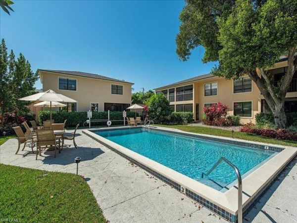 One Bedroom Plus Den Walk to Beach Vacation Condo in Naples