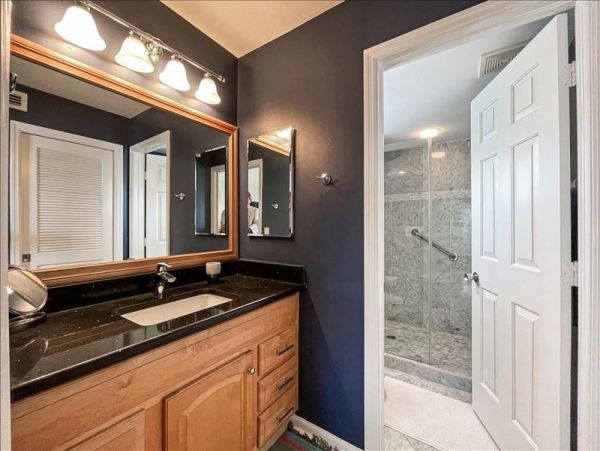 One Bedroom Plus Den Walk to Beach Vacation Condo in Naples