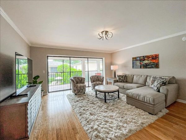 One Bedroom Plus Den Walk to Beach Vacation Condo in Naples