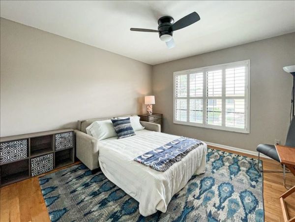 One Bedroom Plus Den Walk to Beach Vacation Condo in Naples