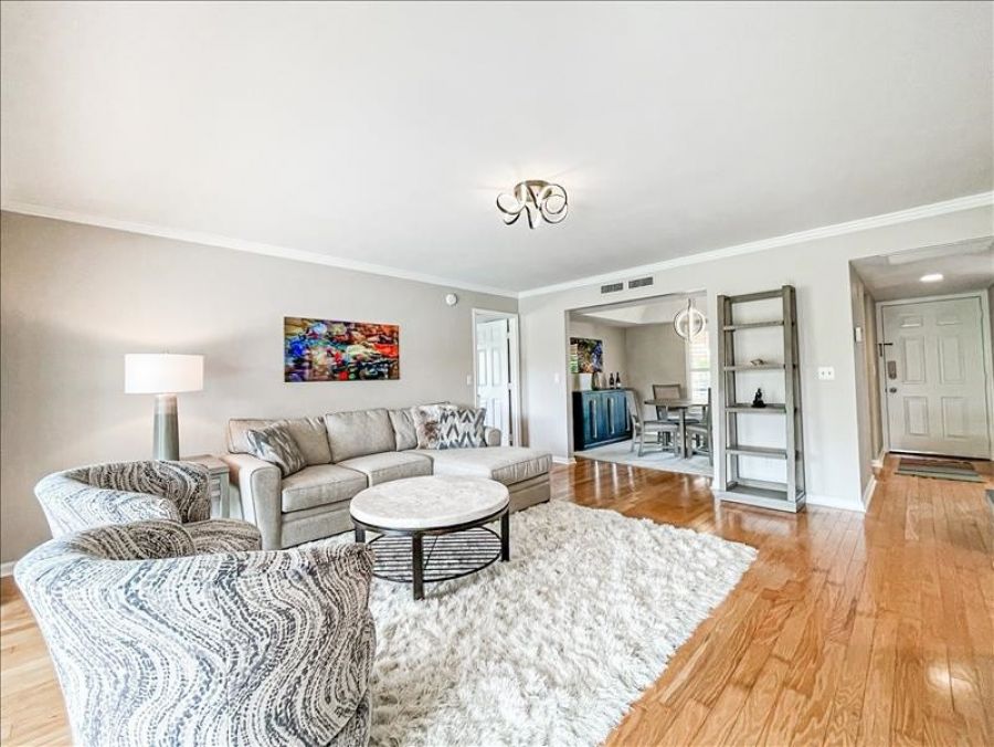 One Bedroom Plus Den Walk to Beach Vacation Condo in Naples