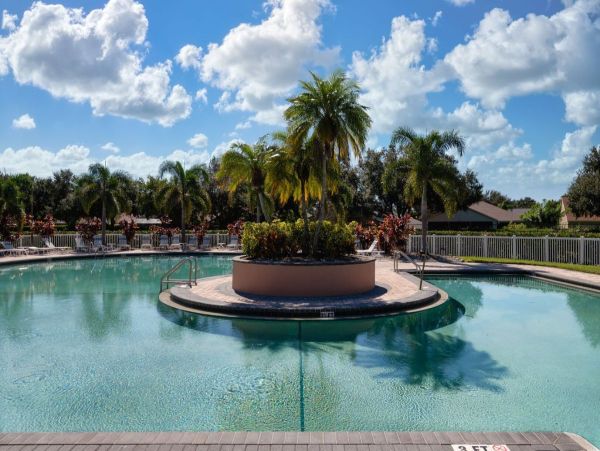 Stunning Home Private Pool Modern Comfort