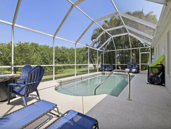 Stunning Home Private Pool Modern Comfort
