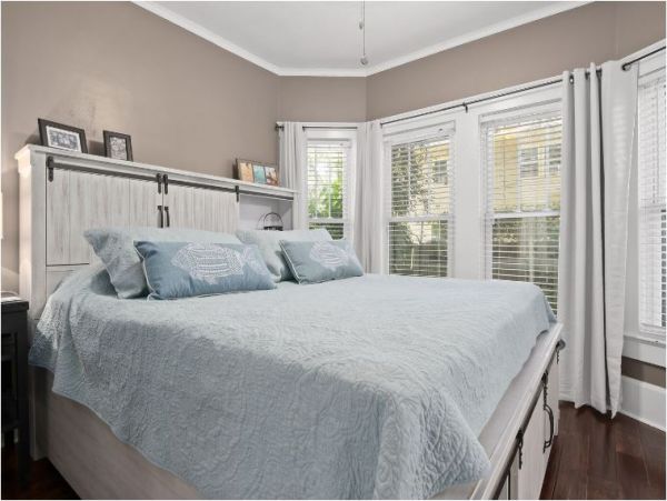 Cozy 4 Bedroom Home in Palmetto with Private Pool