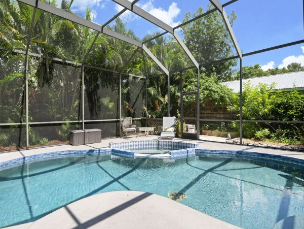 Cozy 4 Bedroom Home in Palmetto with Private Pool