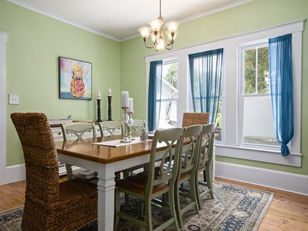 Cozy 4 Bedroom Home in Palmetto with Private Pool