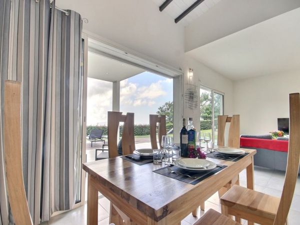 Martinique Home 1027302