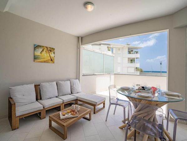 Martinique Home 1027303