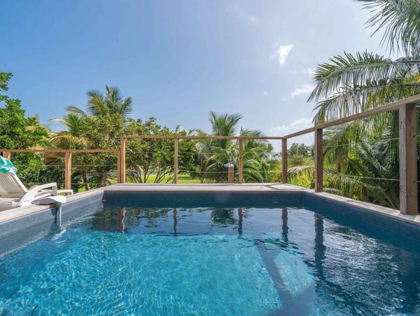 Martinique Home 1027305