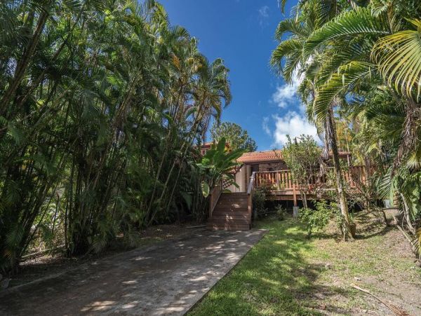 Martinique Home 1027307