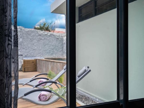 Martinique Home 1027309