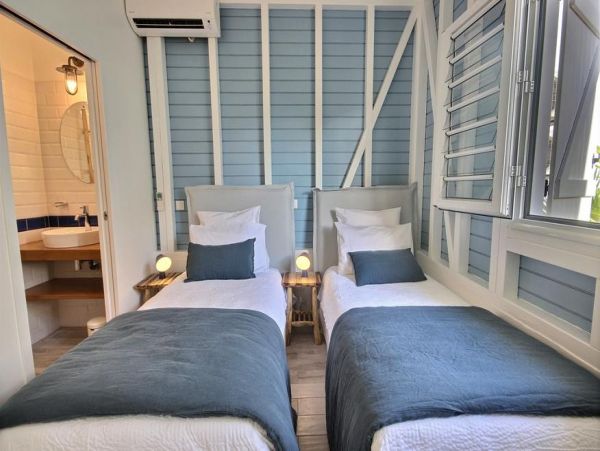 Martinique Home 1027311