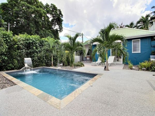 Martinique Home 1027324
