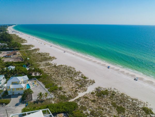Four Bedroom Luxury Vacation Rental in Holmes Beach