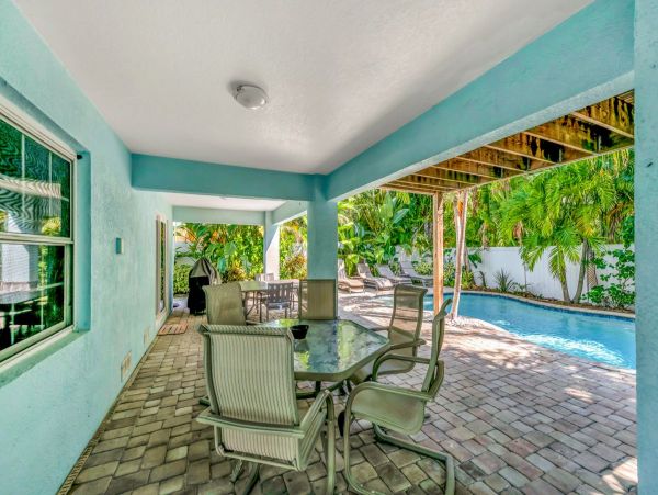 Four Bedroom Luxury Vacation Rental in Holmes Beach