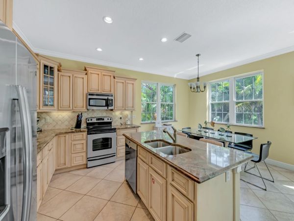 Four Bedroom Luxury Vacation Rental in Holmes Beach