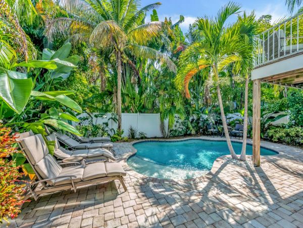 Four Bedroom Luxury Vacation Rental in Holmes Beach