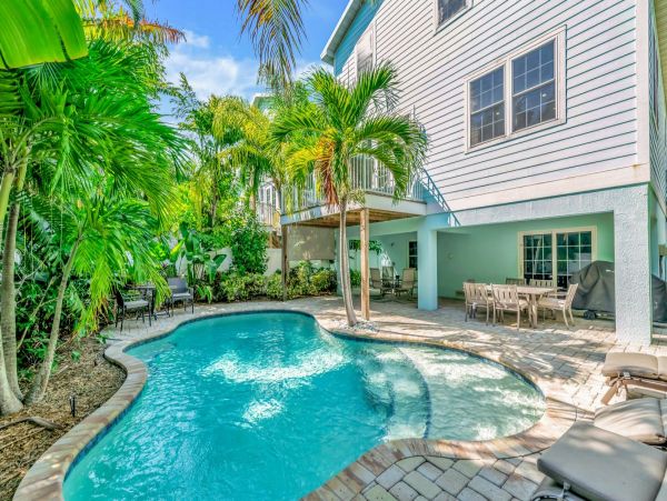 Four Bedroom Luxury Vacation Rental in Holmes Beach