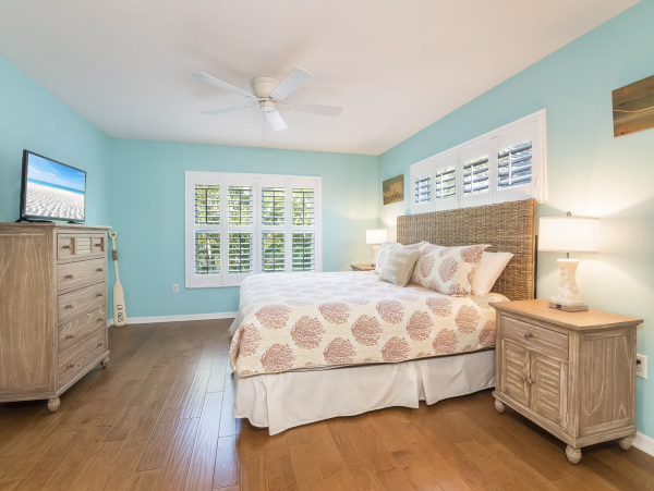 Luxury Both Sides of Duplex Sleeps 14 Guests 95 Steps to Beach