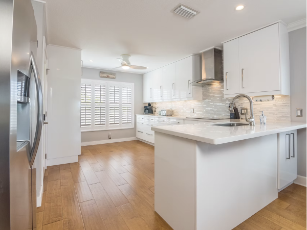 Luxury Both Sides of Duplex Sleeps 14 Guests 95 Steps to Beach