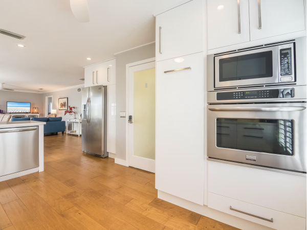 Luxury Both Sides of Duplex Sleeps 14 Guests 95 Steps to Beach