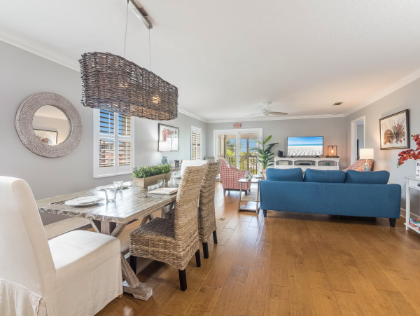 Luxury Both Sides of Duplex Sleeps 14 Guests 95 Steps to Beach