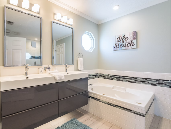 Luxury Both Sides of Duplex Sleeps 14 Guests 95 Steps to Beach